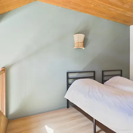 600 M De La Plage, Maison Et Jardin Pour 8 Holiday home *